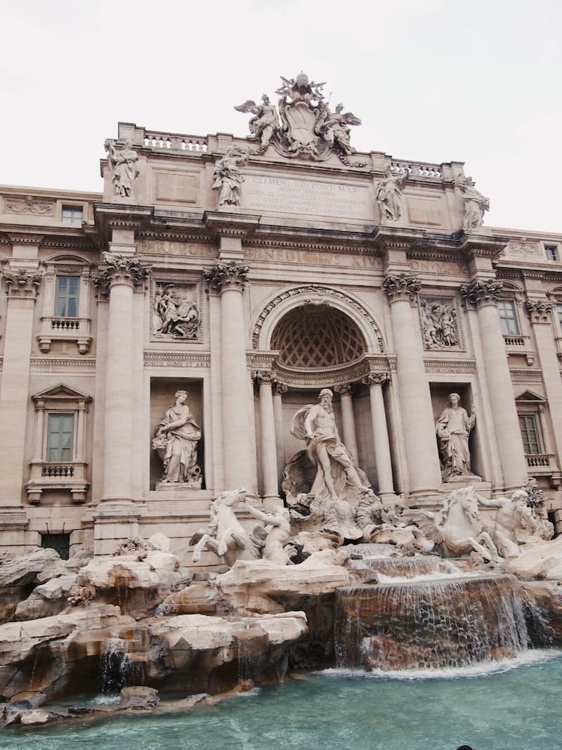 фонтан Треви - достопримечательности Рима